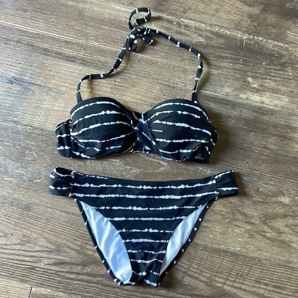 Bikini Set - Picture 1 of 6